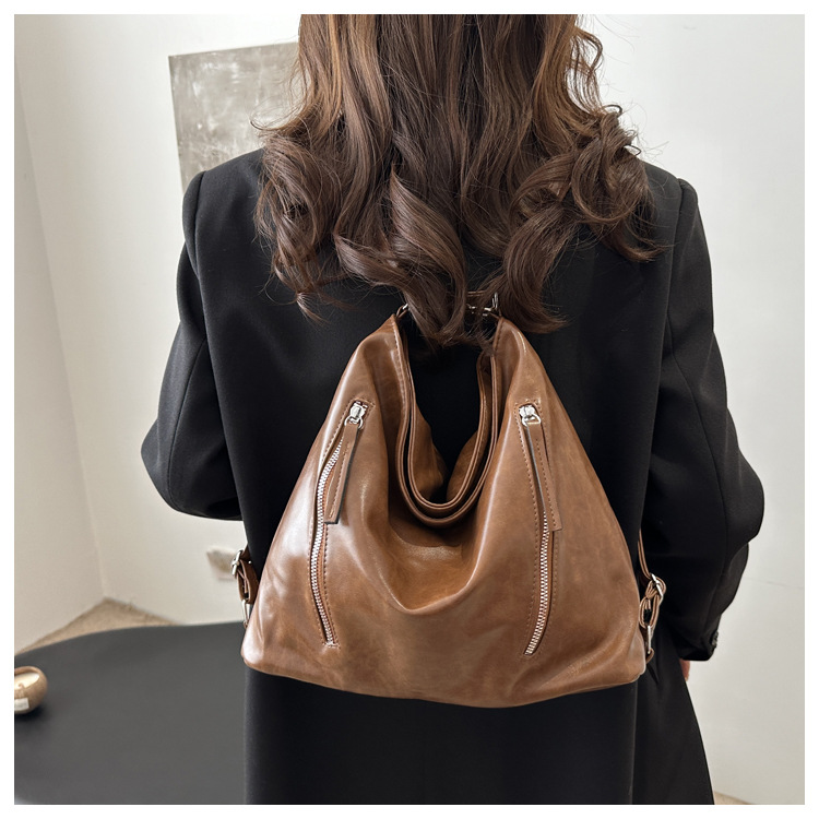 【都會移動方程式】時尚大容量通勤包｜一包三背 ‧ 隨型切換 👜 早上會議 × 午後咖啡 × 下班運動 — 一只包，裝下你的多面向日常 —