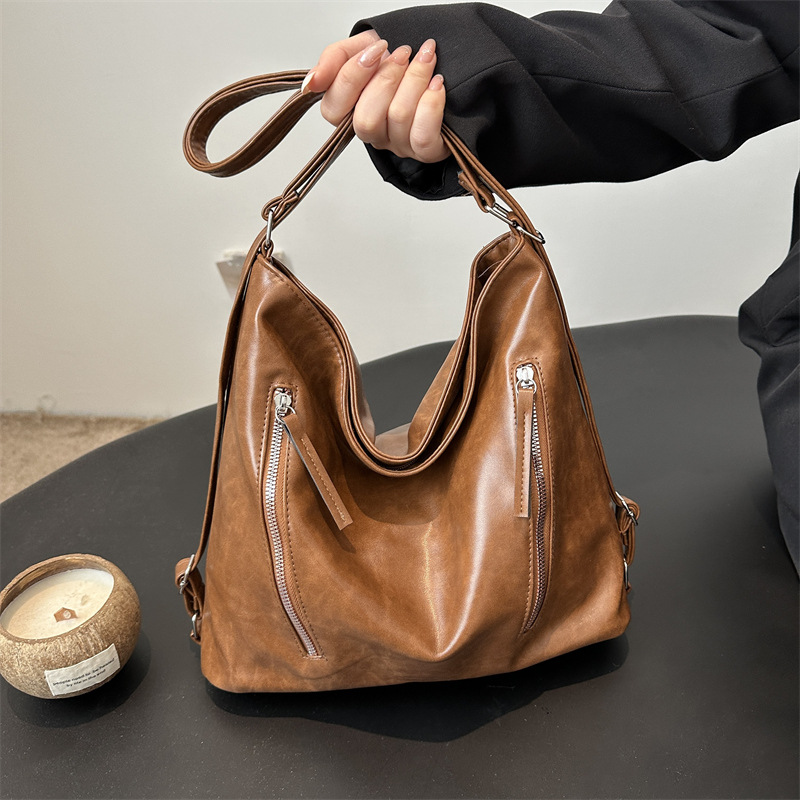 【都會移動方程式】時尚大容量通勤包｜一包三背 ‧ 隨型切換 👜 早上會議 × 午後咖啡 × 下班運動 — 一只包，裝下你的多面向日常 —